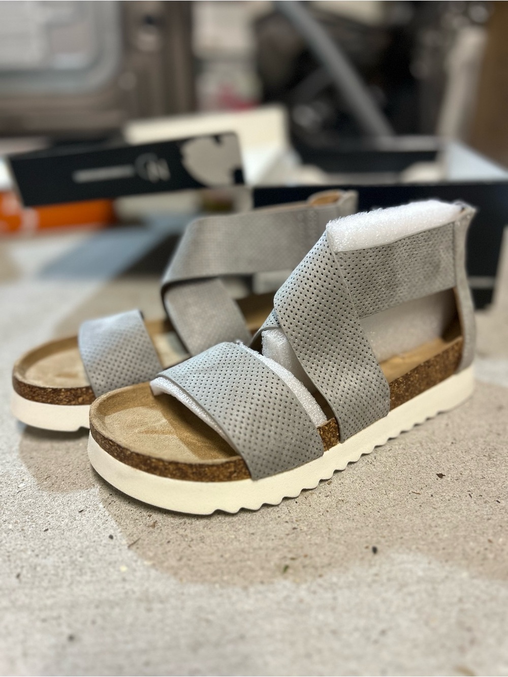 New Directions Brand New Platform Irlena Sandals Grey size 7.5